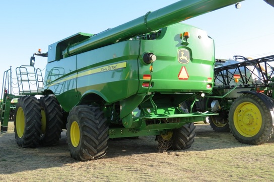 2013 John Deere S670