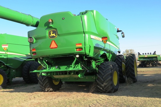 2013 John Deere S670