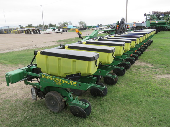 2011 John Deere 1720