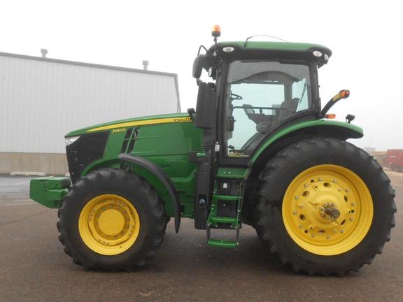 2015 John Deere 7210R