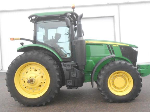 2015 John Deere 7210R