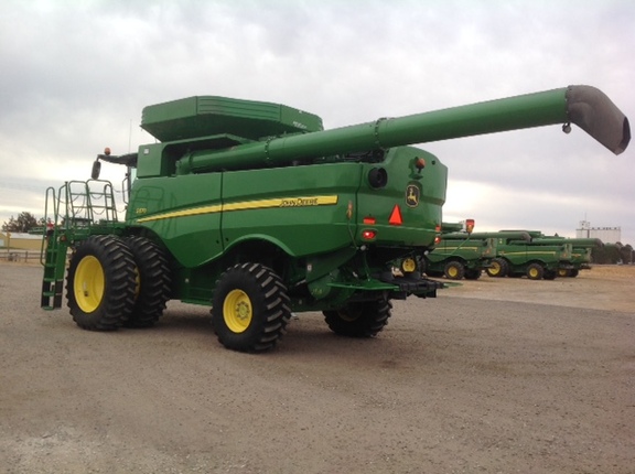 2016 John Deere S670