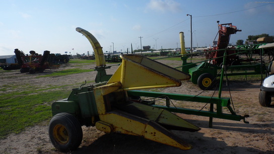 John Deere 35 Forage Harvestors - Pull-type - John Deere MachineFinder