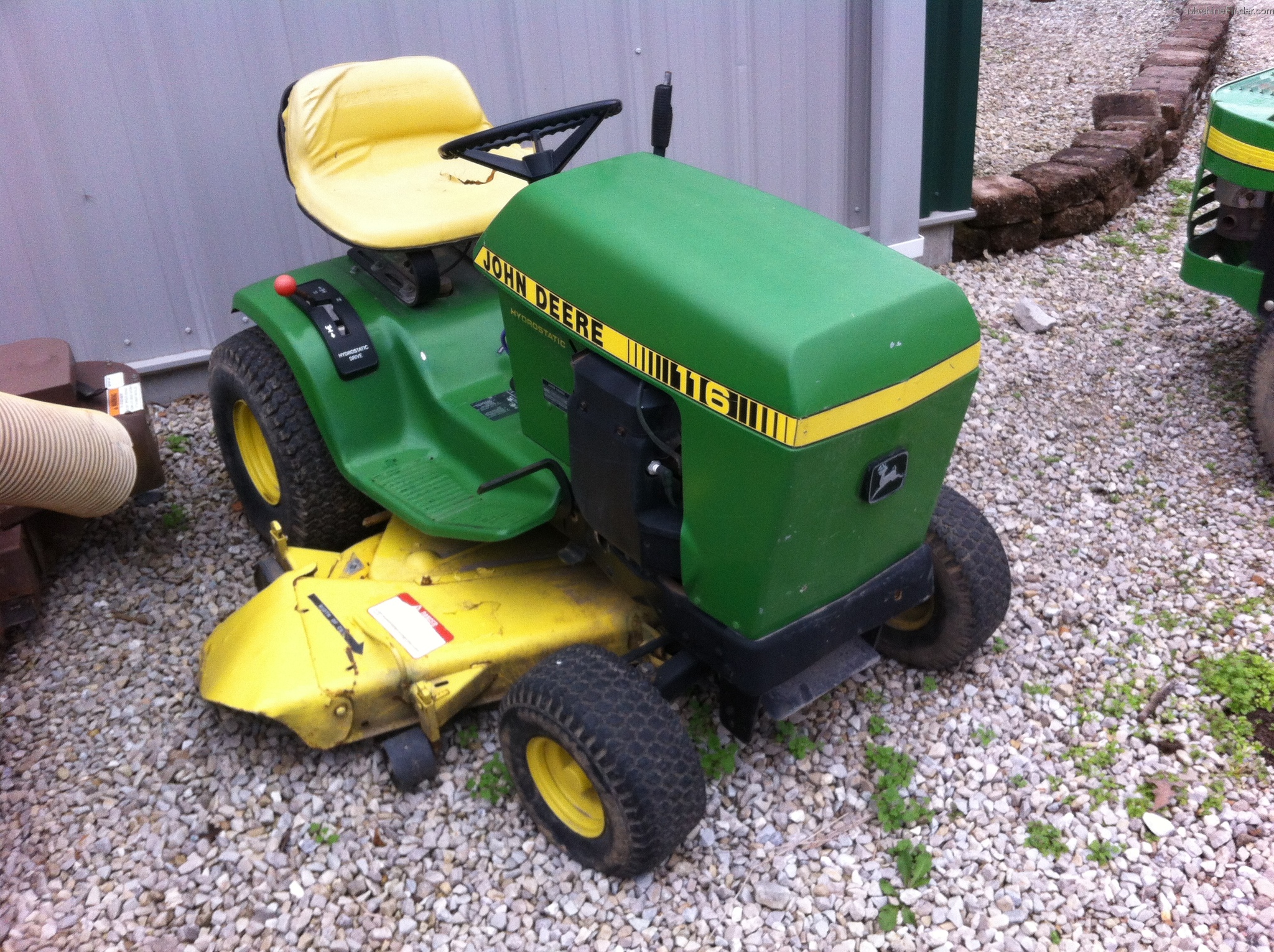 John Deere 116 Bahia Haha