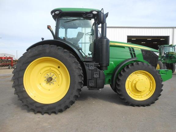 2015 John Deere 7270R