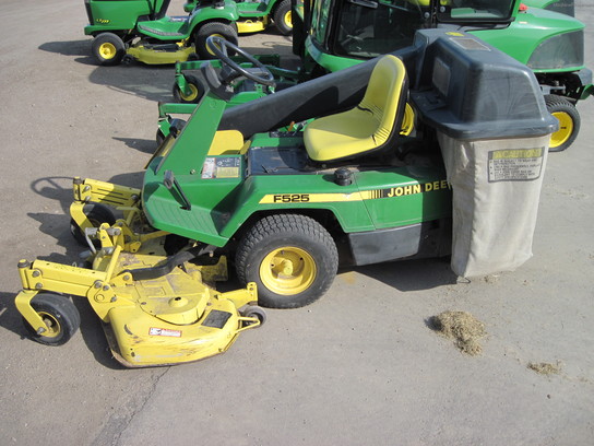 John Deere F525