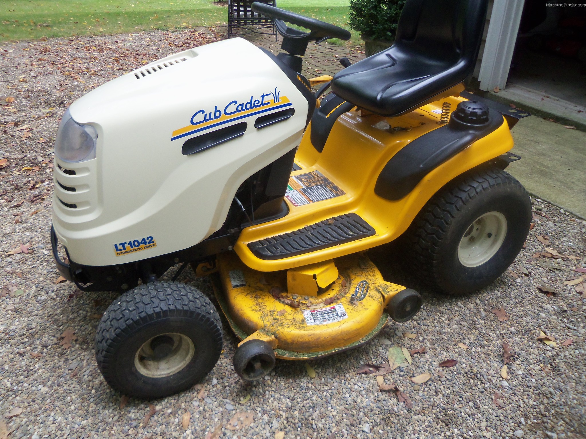 2006 Cub Cadet LT1042 Lawn & Garden and Commercial Mowing John Deere