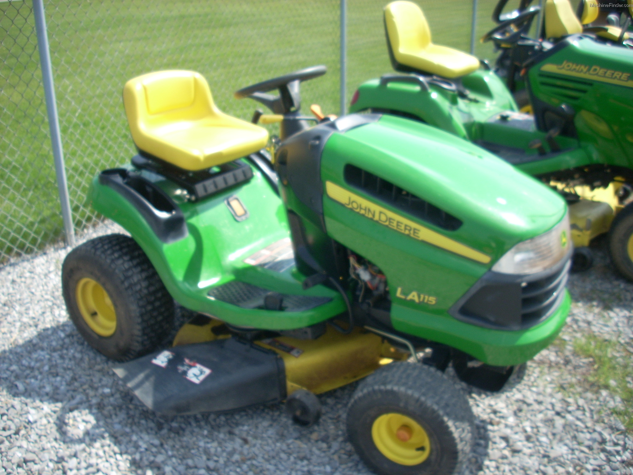 2009 John Deere LA115 Lawn & Garden and Commercial Mowing John Deere