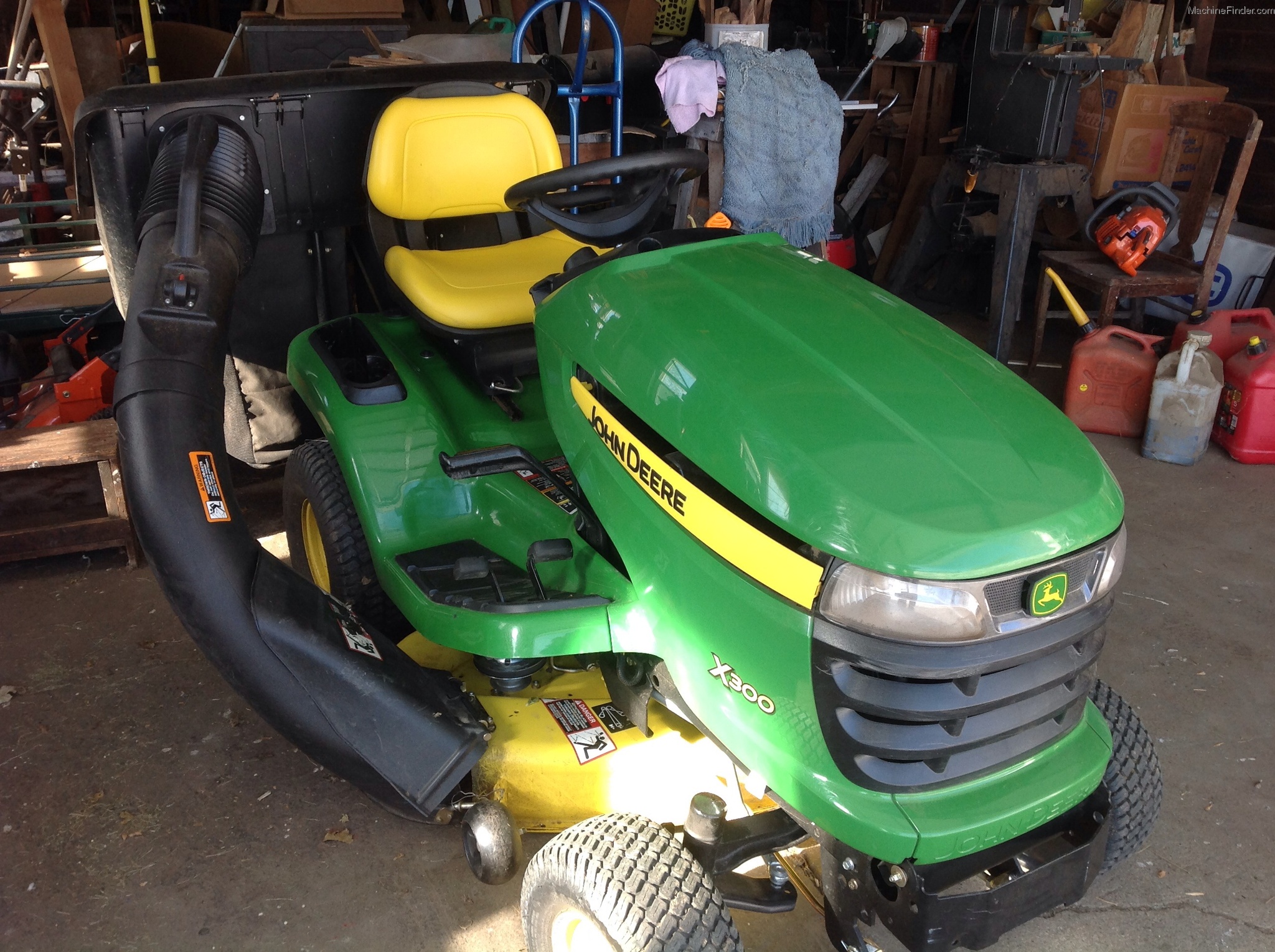 2012 John Deere X300 Lawn & Garden And Commercial Mowing - John Deere 