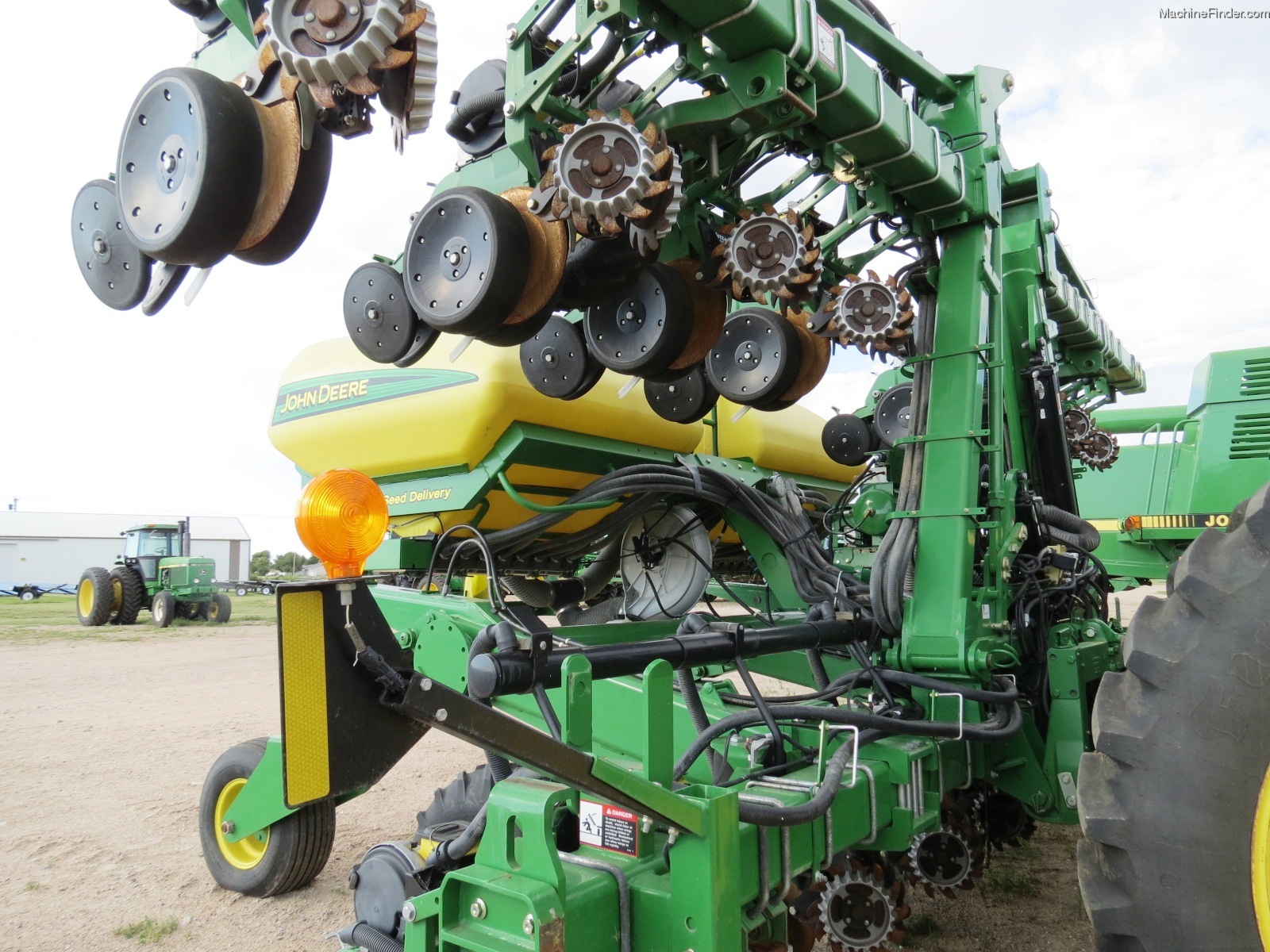 2014-john-deere-1720-ccs-planting-seeding-planters-john-deere