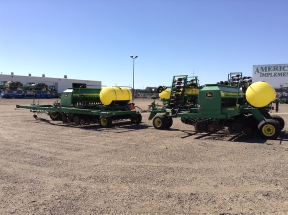 2000 John Deere 1560