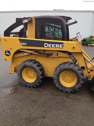 2007 John Deere 320