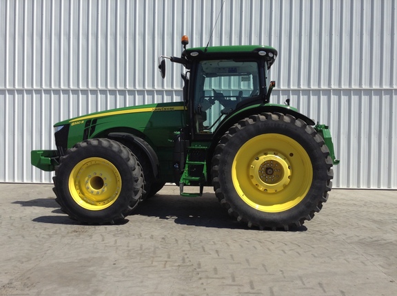 2016 John Deere 8320R