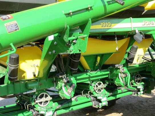 2013 John Deere 1895