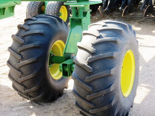 2013 John Deere 1895