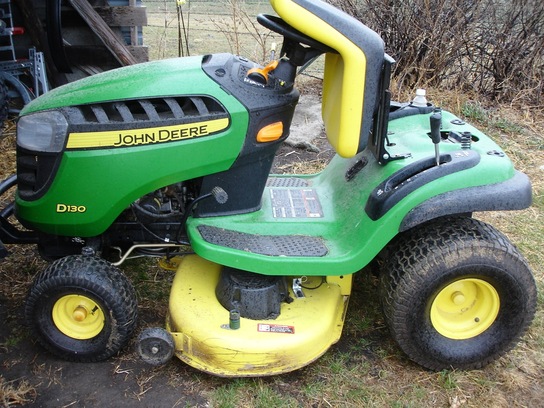 2011 John Deere D130 Lawn & Garden And Commercial Mowing - John Deere 