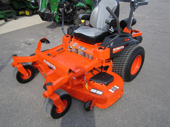 2014 Kubota Z725 Lawn & Garden and Commercial Mowing - John Deere