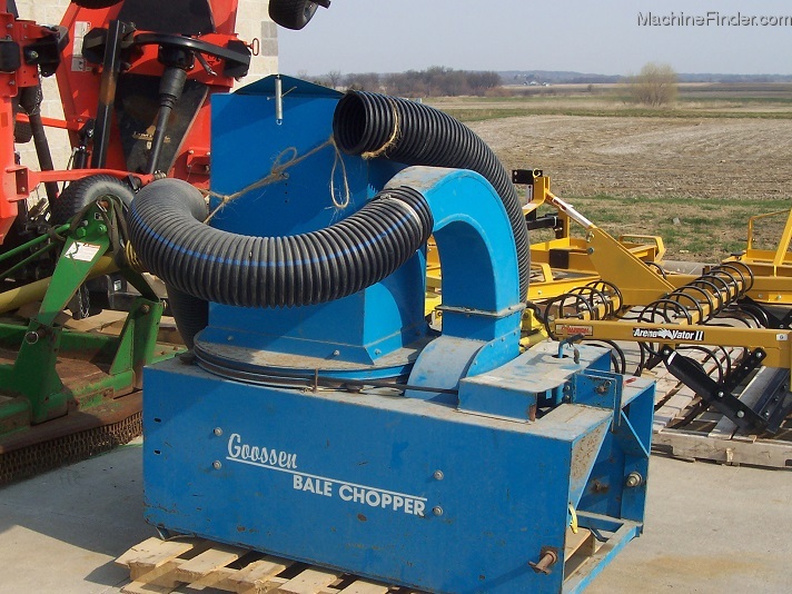 2004 Goossen SB5400H PTOdriven Straw Chopper/Blower Tractors