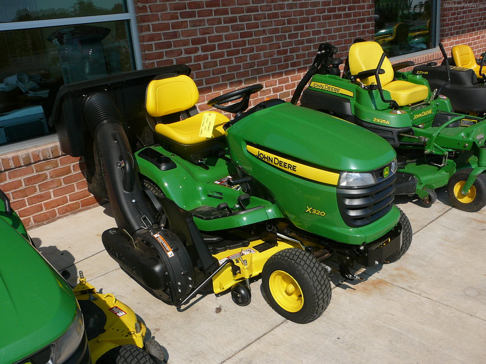 2013 John Deere X320 Lawn & Garden and Commercial Mowing - John Deere 