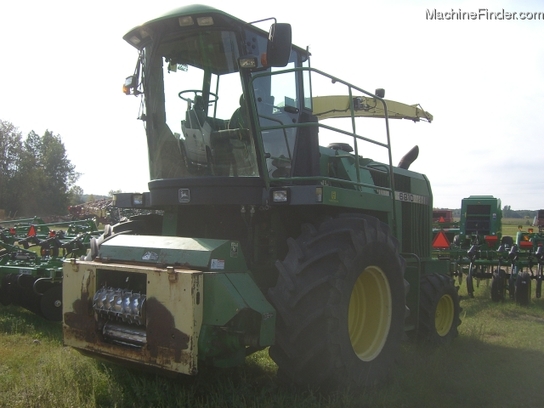 1996 John Deere 6910 Self Propelled Forage Harvesters John Deere