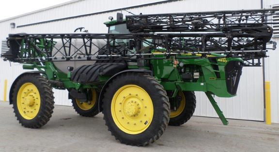 2011 John Deere 4930