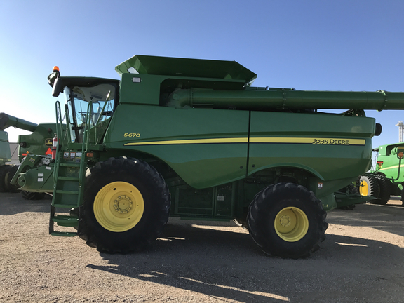 2015 John Deere S670