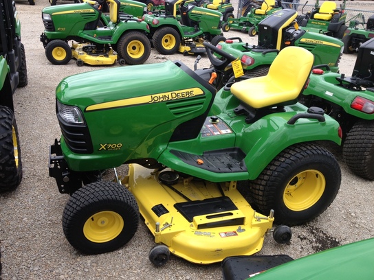 2012 John Deere X700 Lawn & Garden And Commercial Mowing - John Deere 