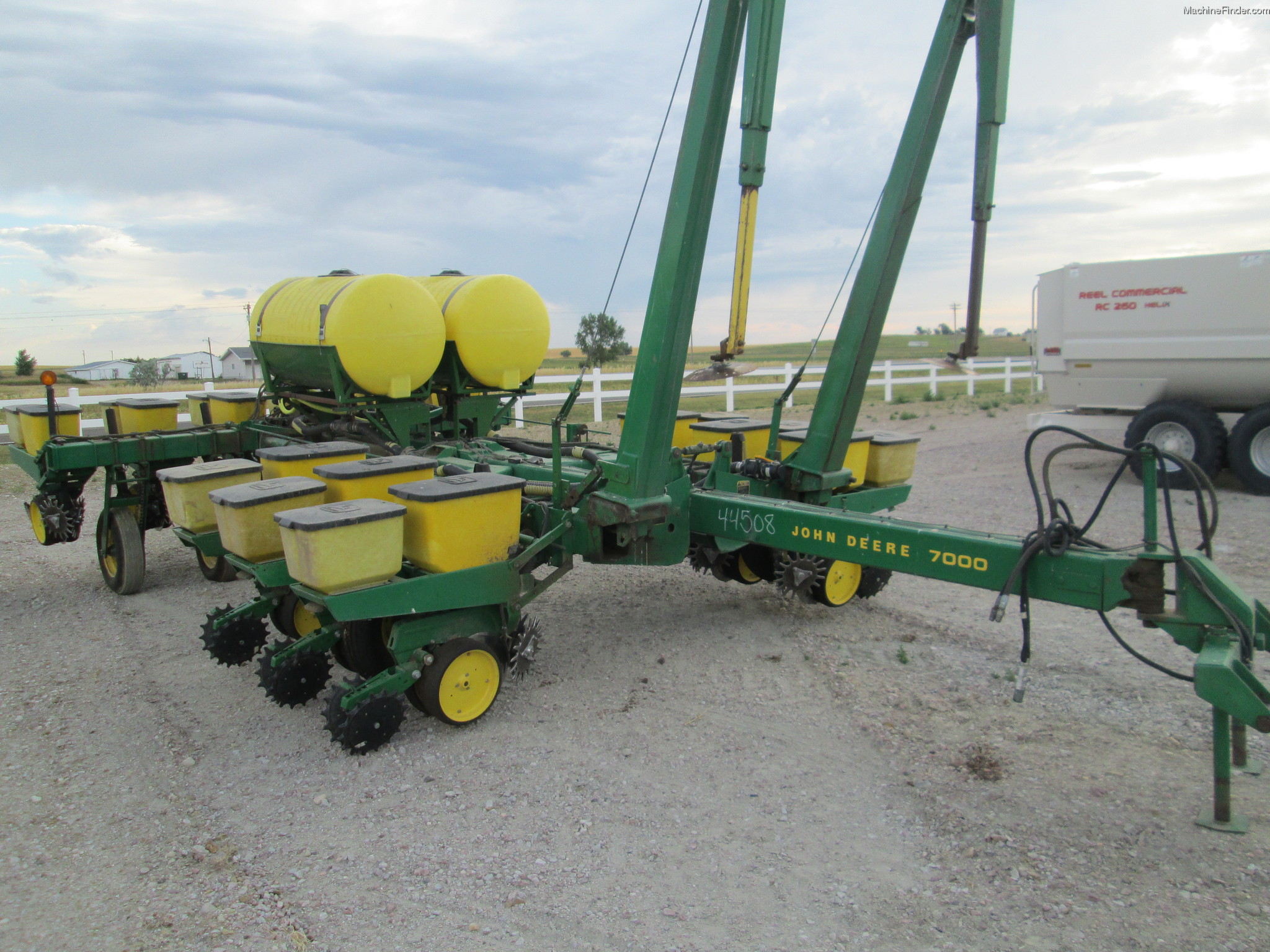 john-deere-7000-planting-seeding-planters-john-deere-machinefinder