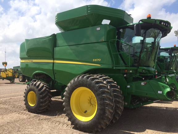 2013 John Deere S670