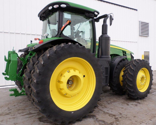 2016 John Deere 8320R