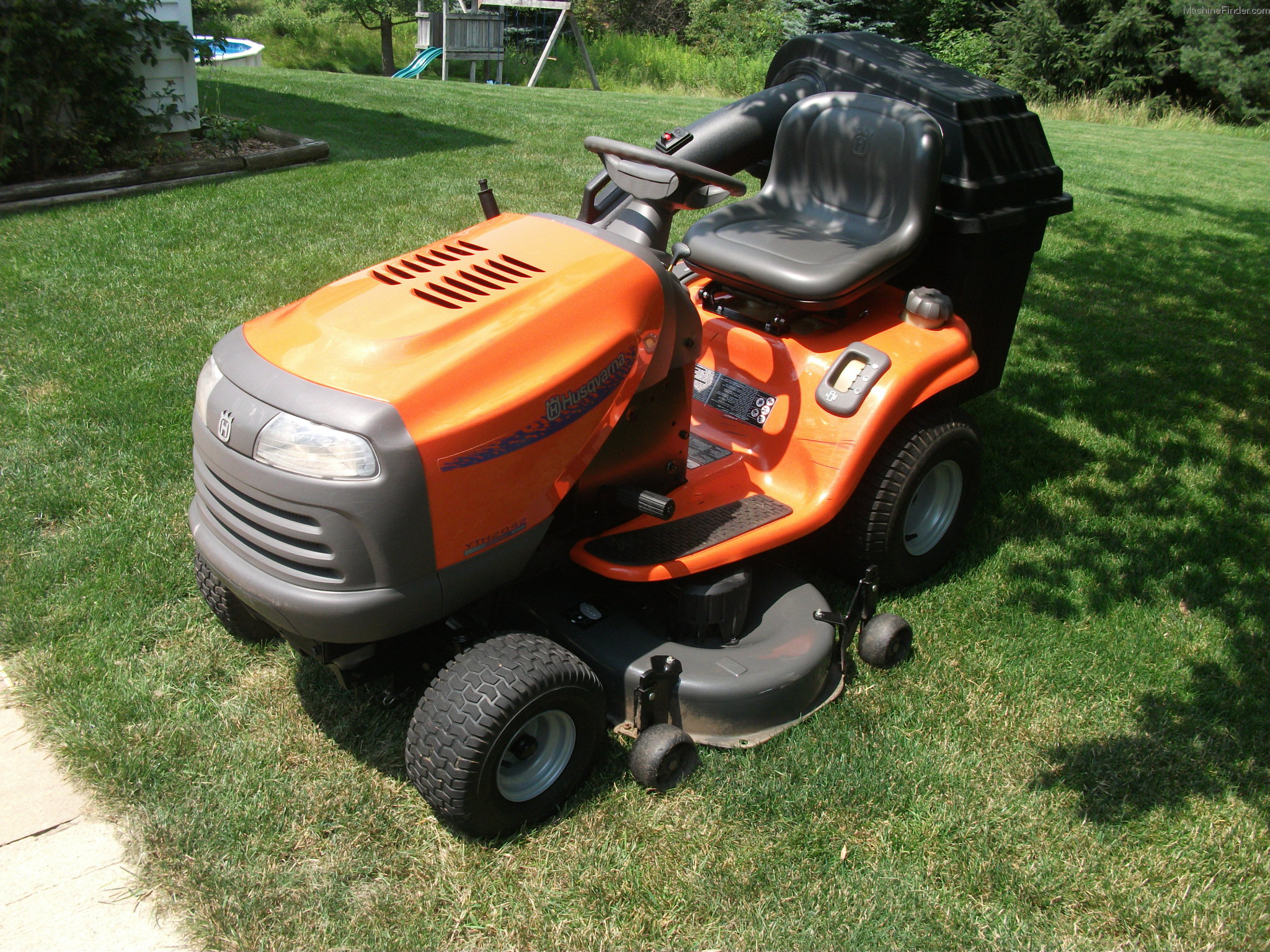 husqvarna-yth2042-lawn-garden-and-commercial-mowing-john-deere