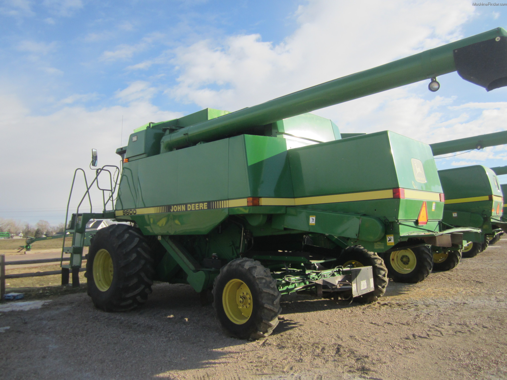 1989 John Deere 9600 Combines John Deere Machinefinder 3885