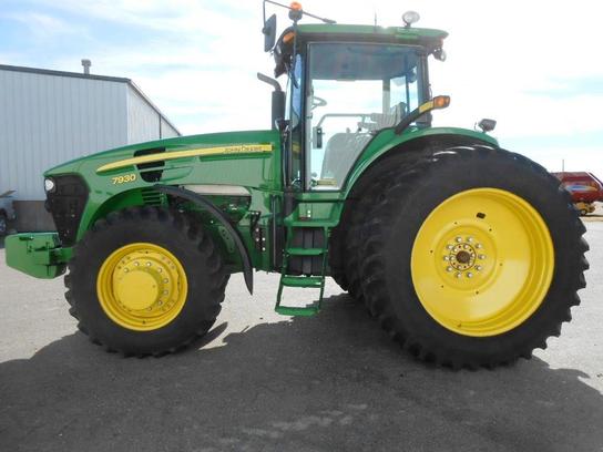 2011 John Deere 7930