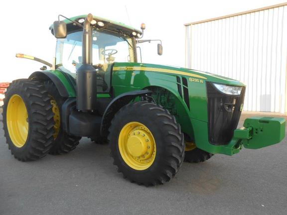 2013 John Deere 8235R