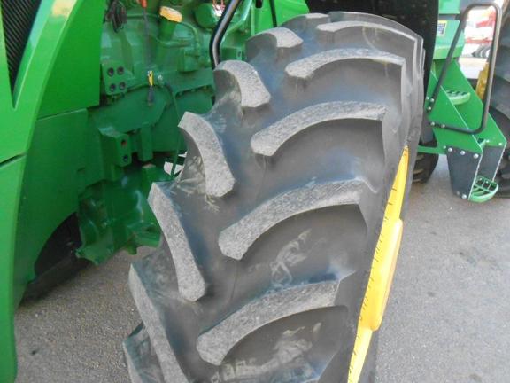 2013 John Deere 8235R