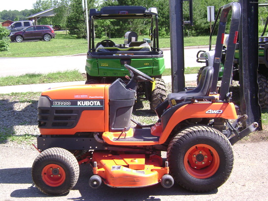 TractorDatacom Kubota G6200 tractor information