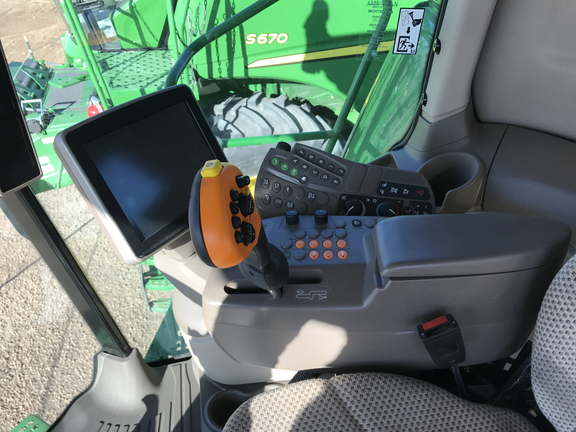 2015 John Deere S670