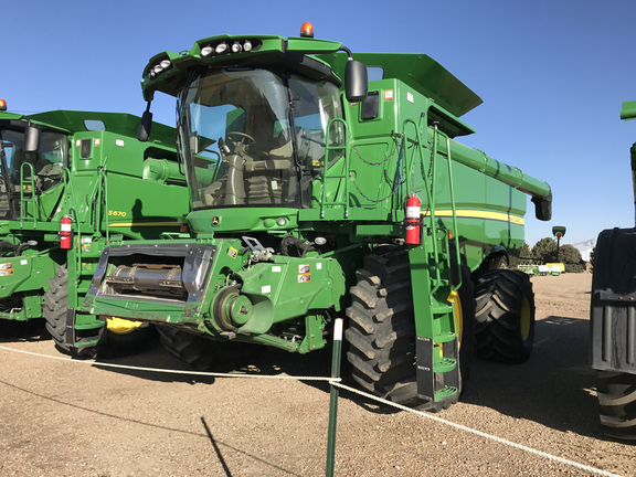 2015 John Deere S670