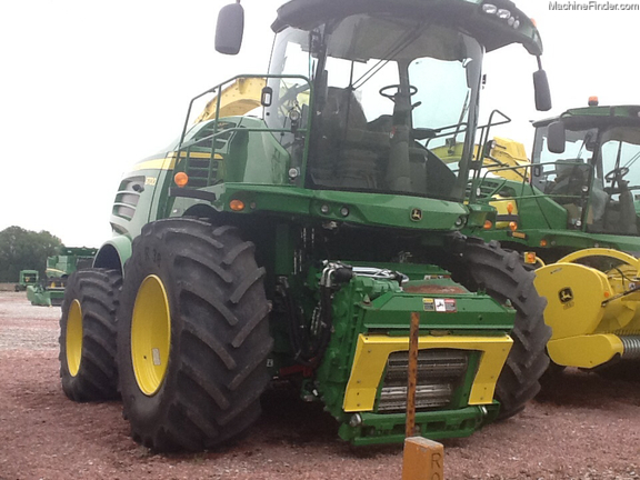 2016 John Deere 8700 Self Propelled Forage Harvesters John Deere