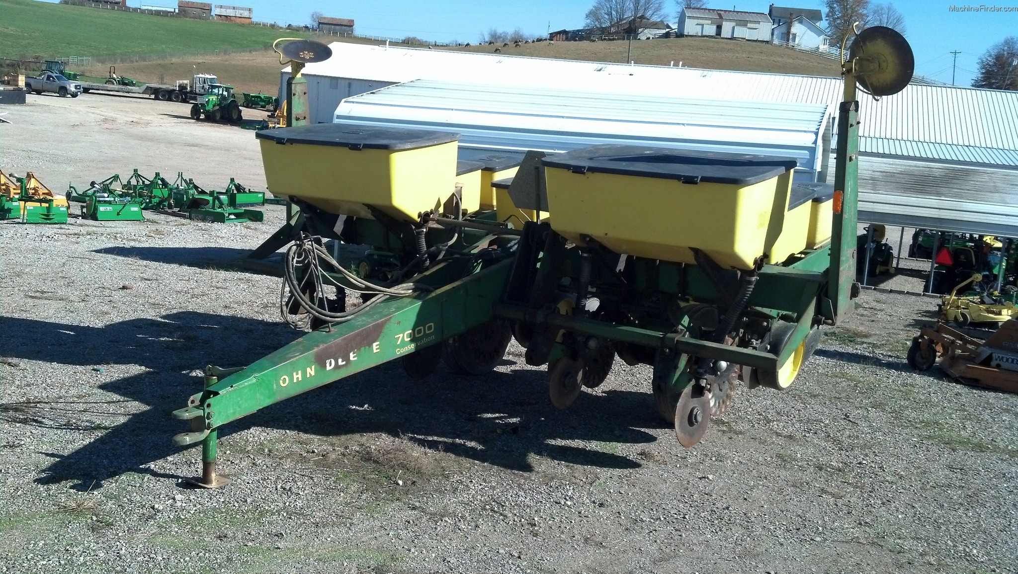 john-deere-7000-coservation-planting-seeding-planters-john-deere