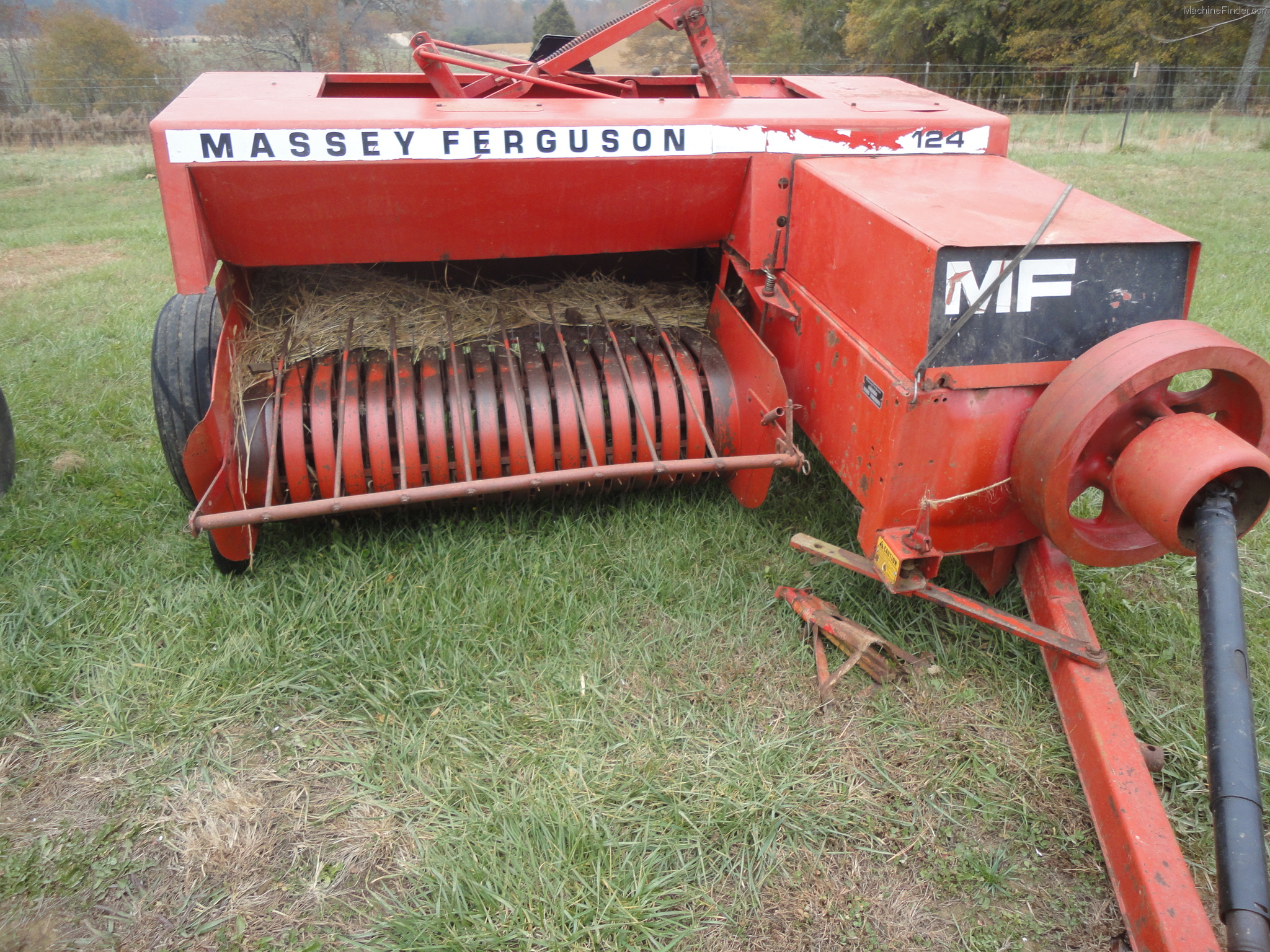 1999-massey-ferguson-124-hay-equipment-square-balers-john-deere