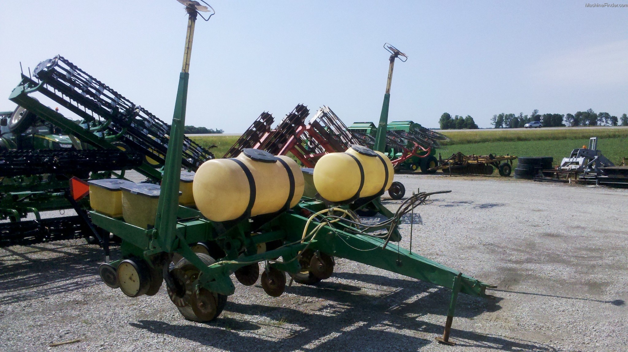 john-deere-7000-planting-seeding-planters-john-deere-machinefinder