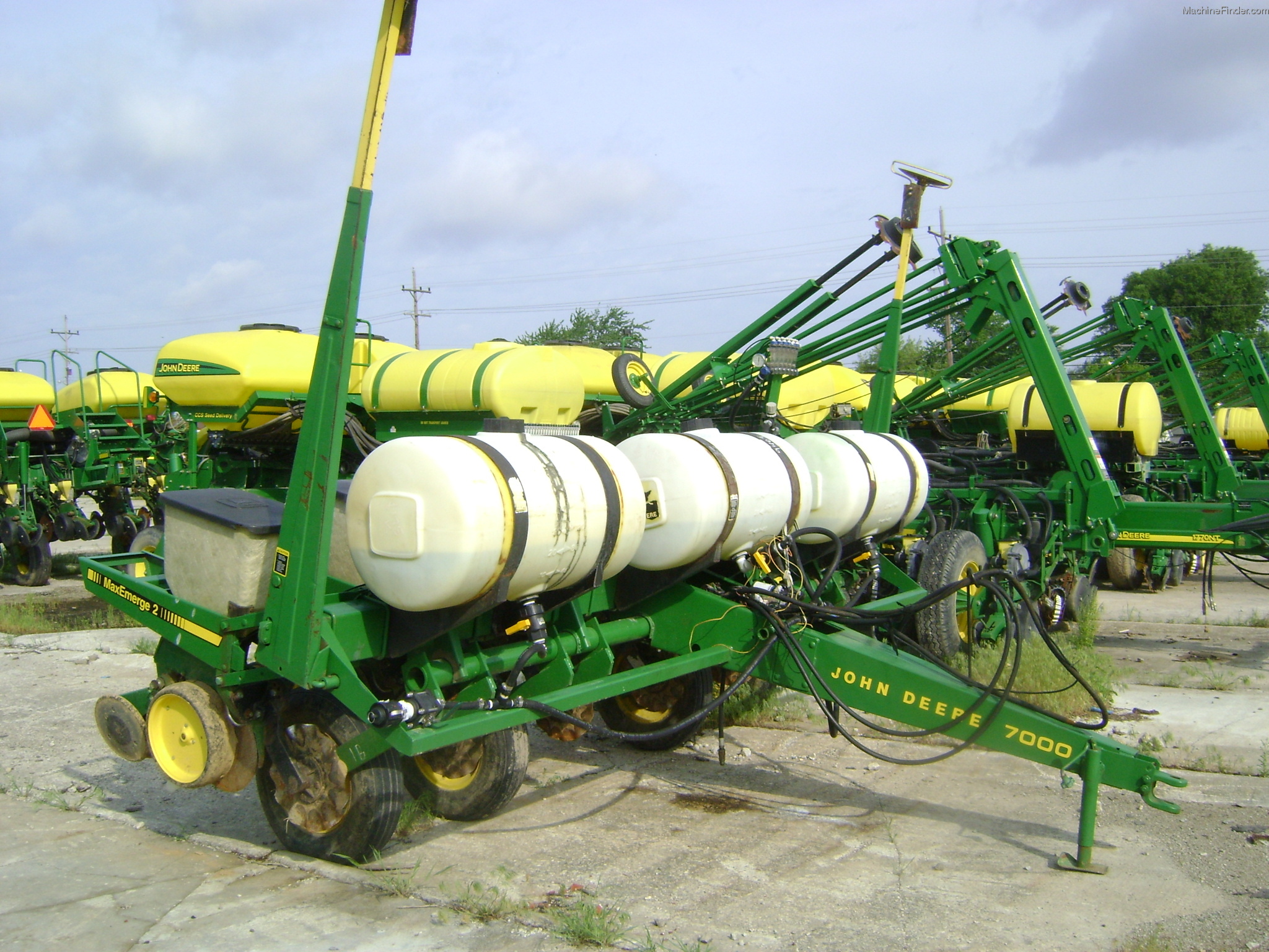 1975 John Deere 7000 Planting & Seeding Planters John Deere