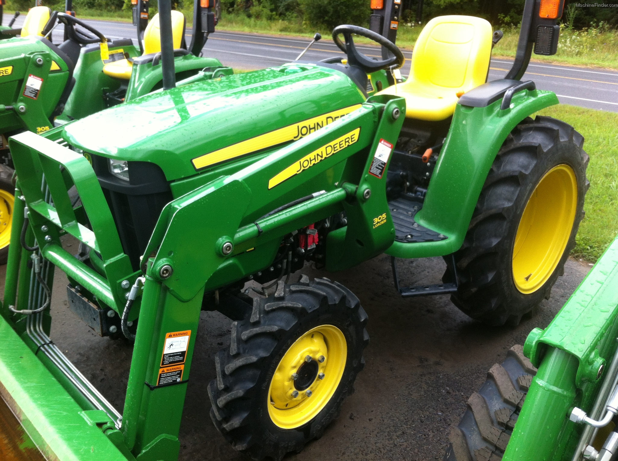 2013 John Deere 3032E Tractors Compact (140hp.) John Deere