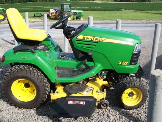 2010 John Deere X728 Lawn & Garden And Commercial Mowing - John Deere 