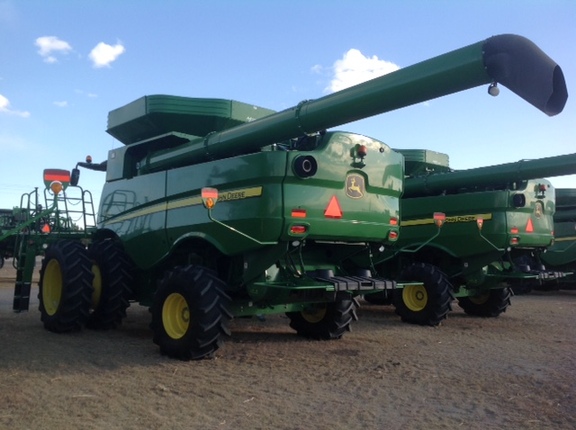 2016 John Deere S670