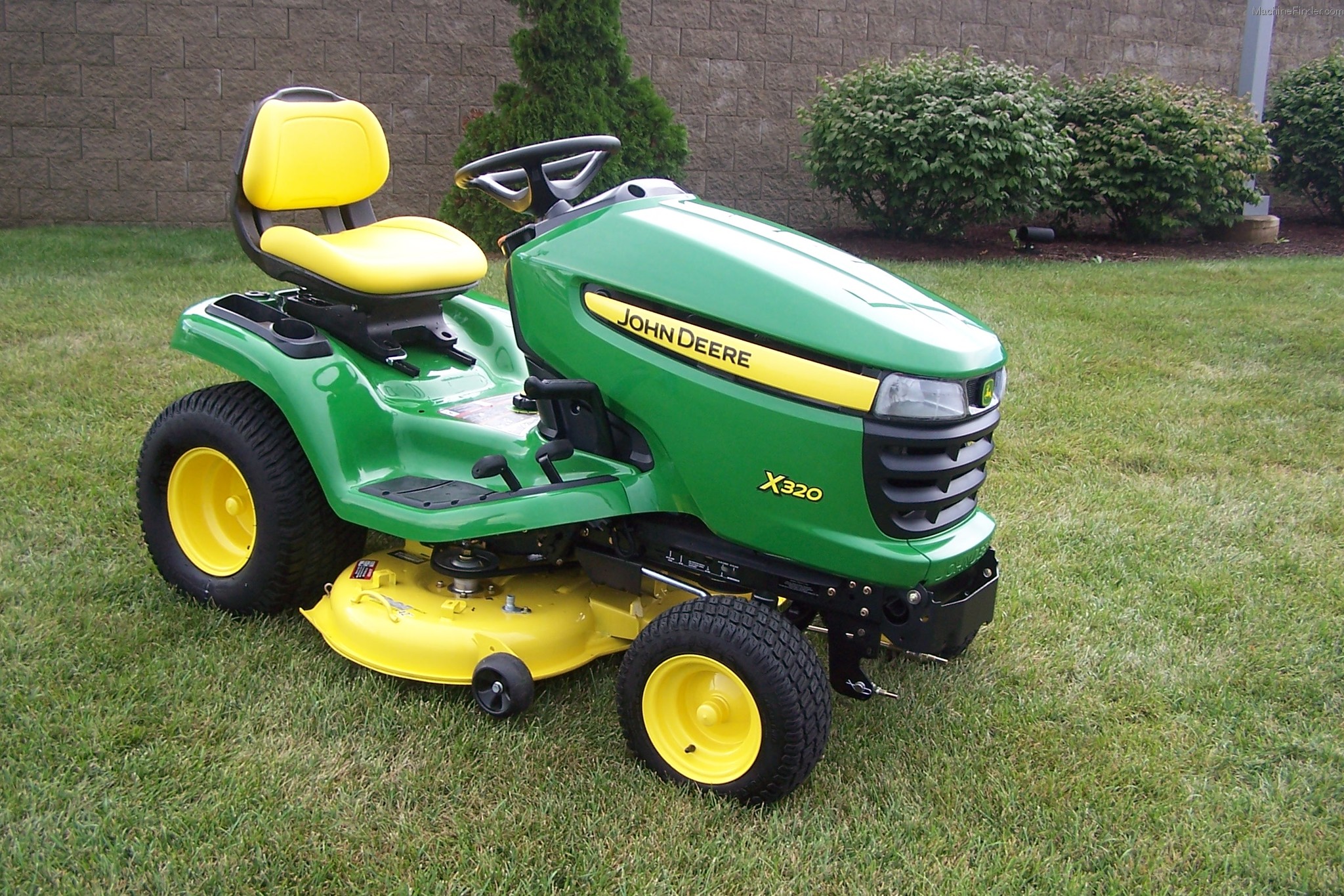 John Deere X Lawn Garden And Commercial Mowing John Deere Machinefinder