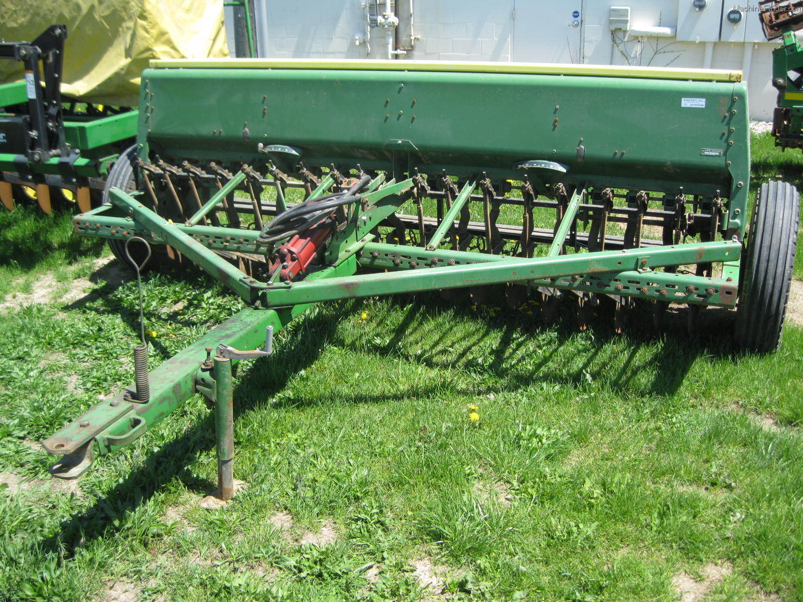 john-deere-8200-planting-seeding-box-drills-john-deere-machinefinder