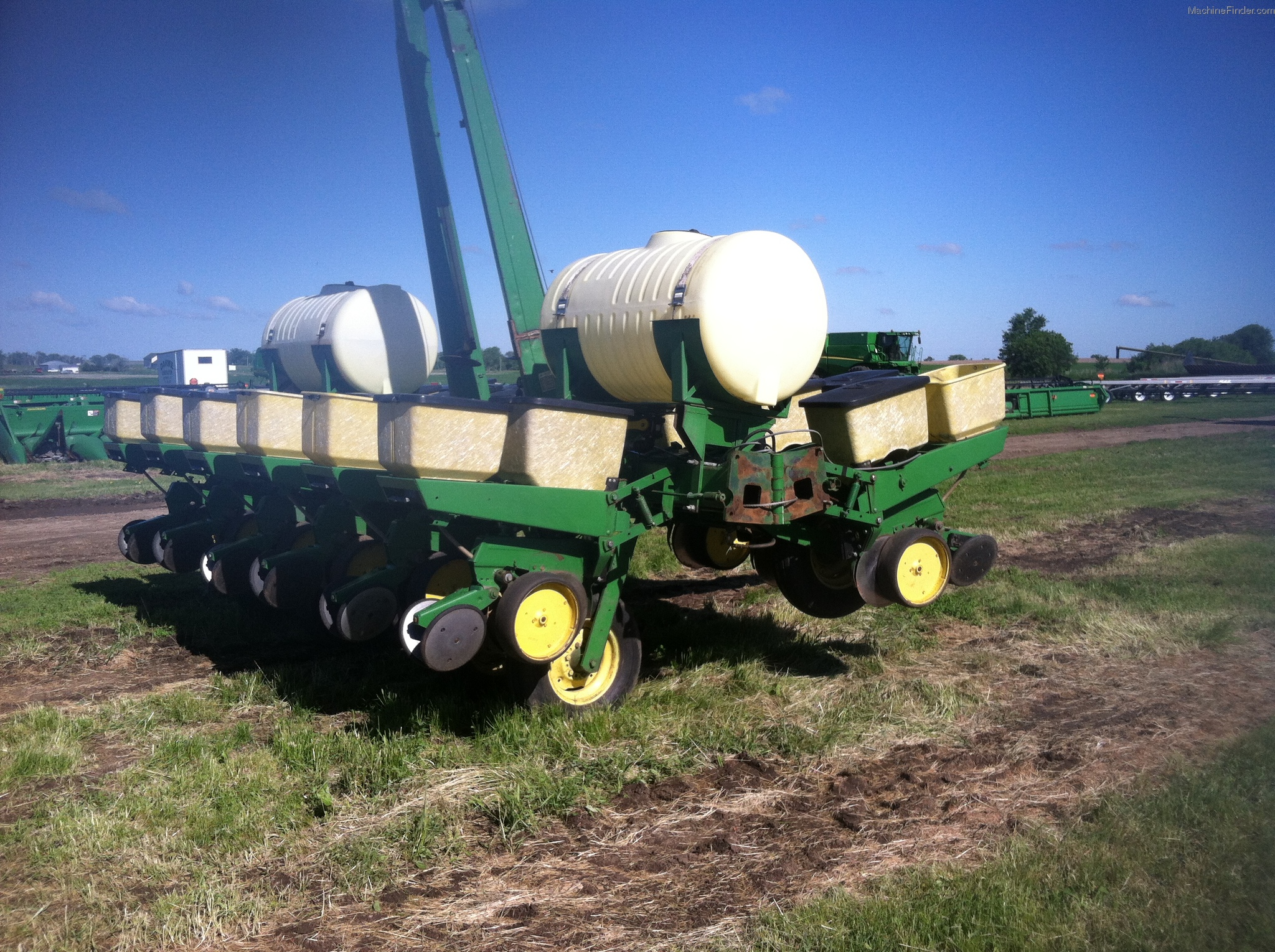 john-deere-7000-planting-seeding-planters-john-deere-machinefinder