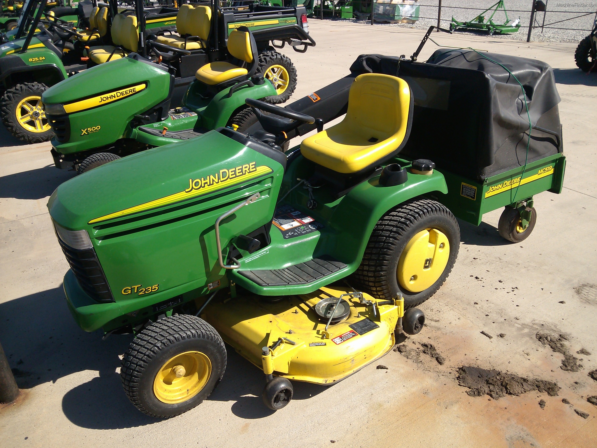 2004 John Deere GT235 Lawn Garden And Commercial Mowing John Deere